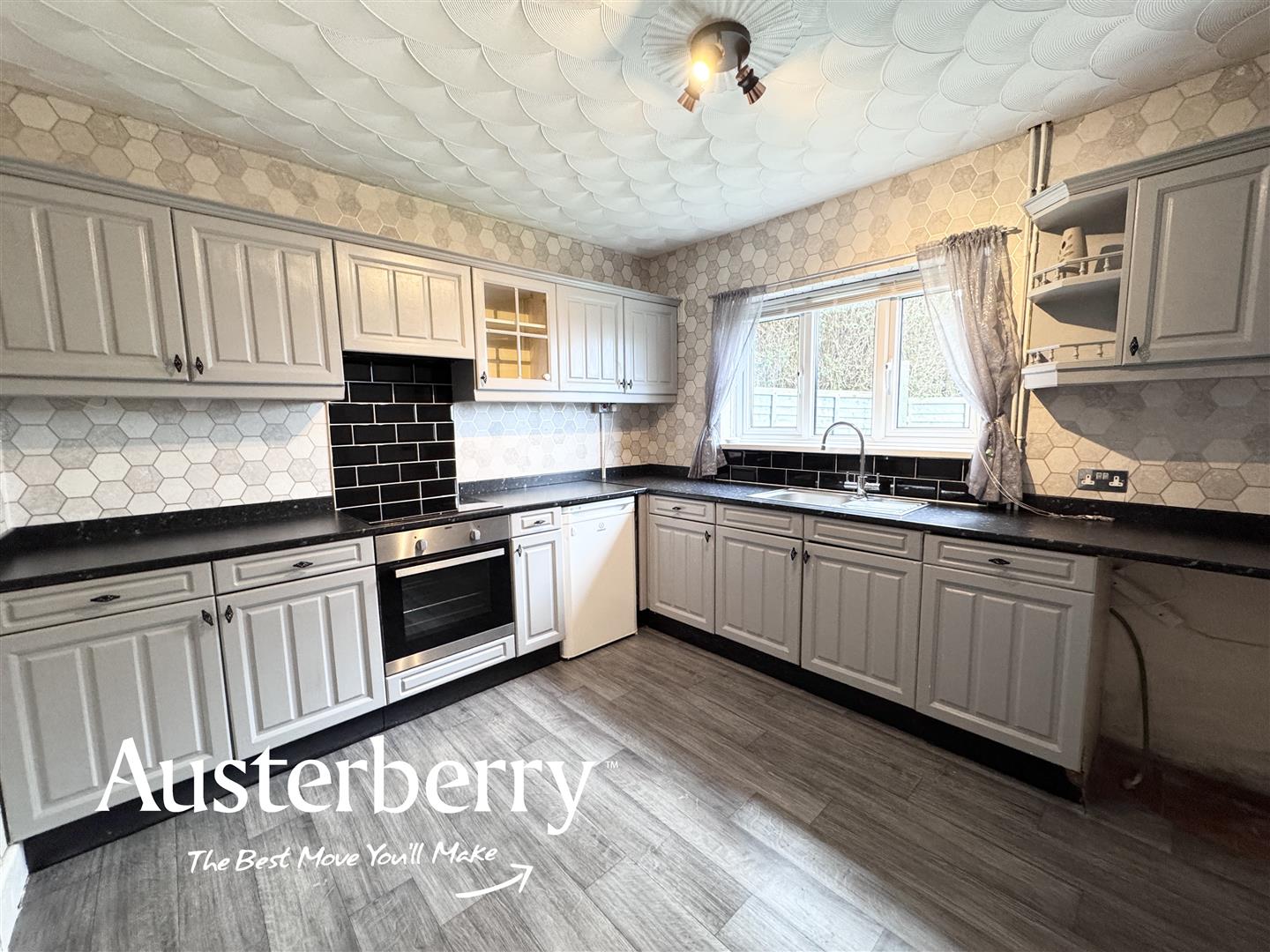 3 bed property in Brickfield Place, Stoke-On-Trent